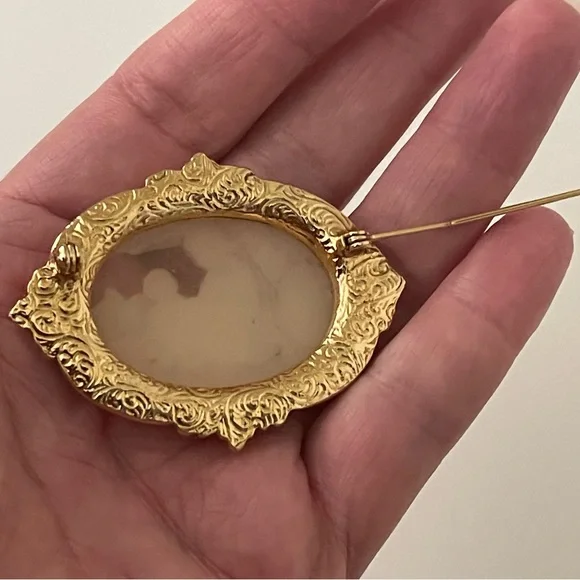 Vintage Brooch Goldtone Mother and Child Cameo Metal Pin (Possibly 1928 Brand) - Picture 9 of 16